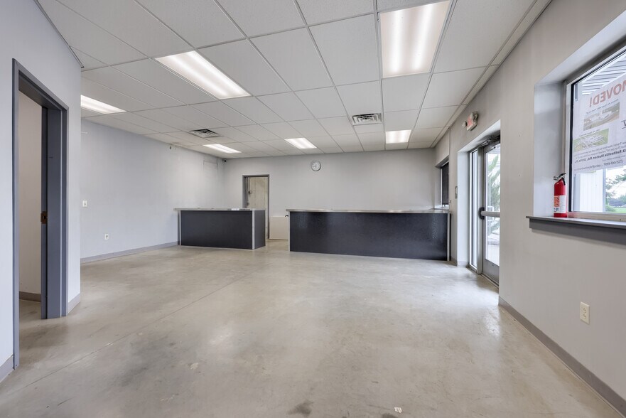 More Photos Of 608 Fairview Rd, Manheim Specialty For Lease