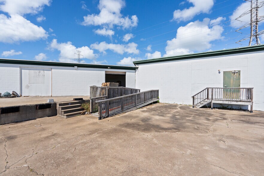 More Photos Of 8602 Broadway St, Galveston Warehouse For Sale