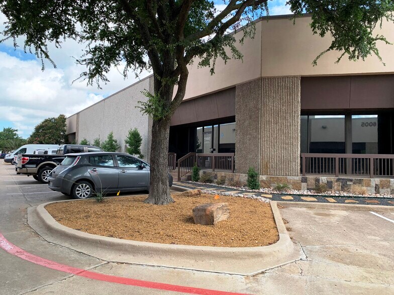 More Photos Of 2900 Gateway Dr, Irving Light Distribution For Lease