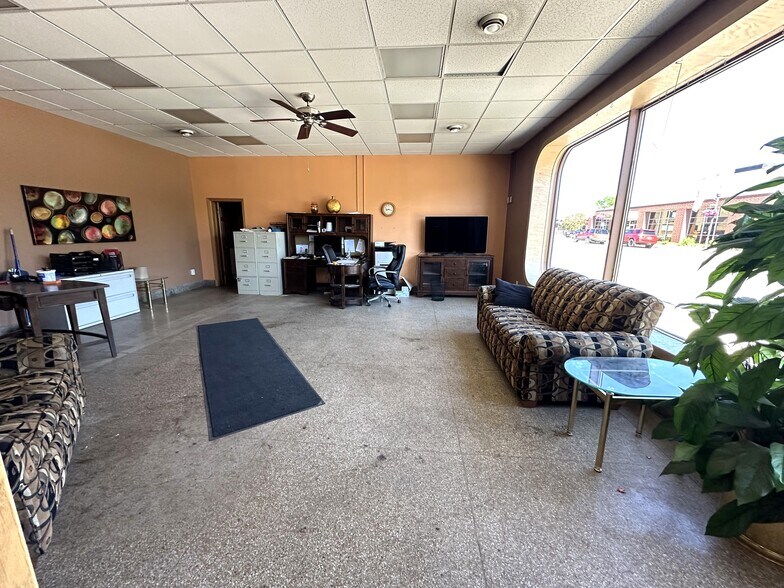 More Photos Of 620 E Howard St, Hibbing Parking Garage For Sale