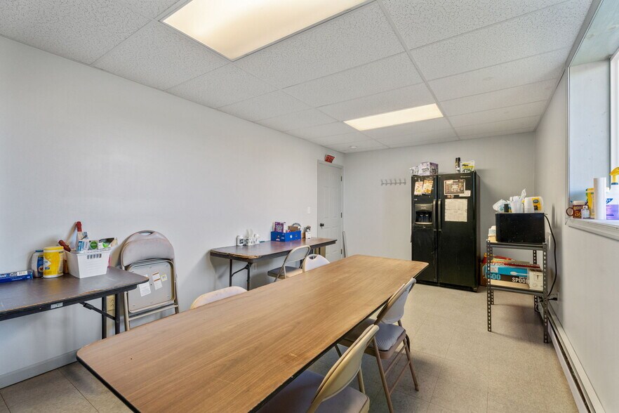 More Photos Of 934 Lackawanna Ave, Horseheads Showroom For Sale
