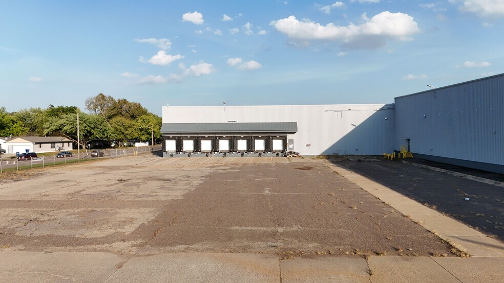 More Photos Of 701 33rd Ave N, Saint Cloud Manufacturing For Lease