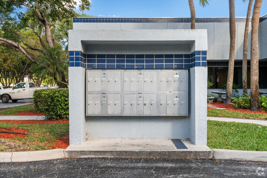 More Photos Of 5440 NW 33rd Ave, Fort Lauderdale Light Distribution For Lease
