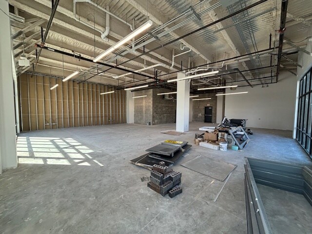 More Photos Of 200 N Main St, Evansville Apartments For Lease