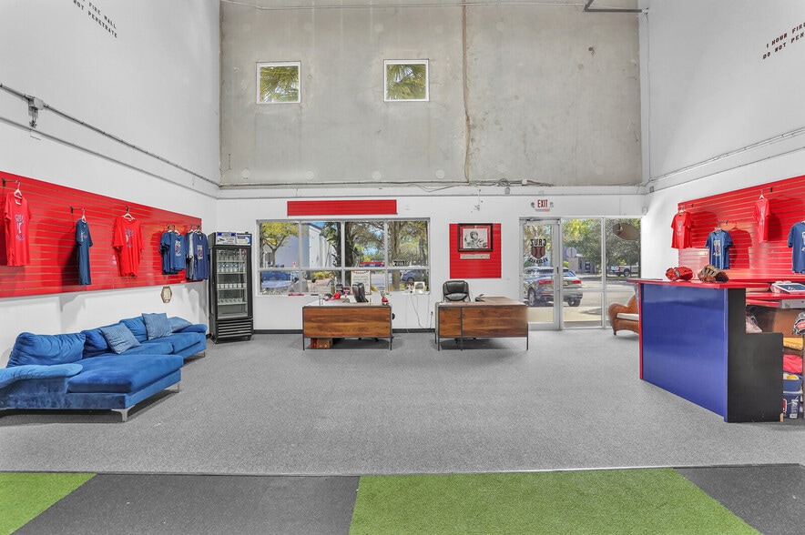 More Photos Of 10101 Lantana Rd, Wellington Showroom For Lease