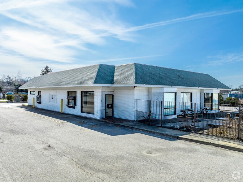 Primary Photo Of 1350 Hartford Ave, Johnston Fast Food For Lease