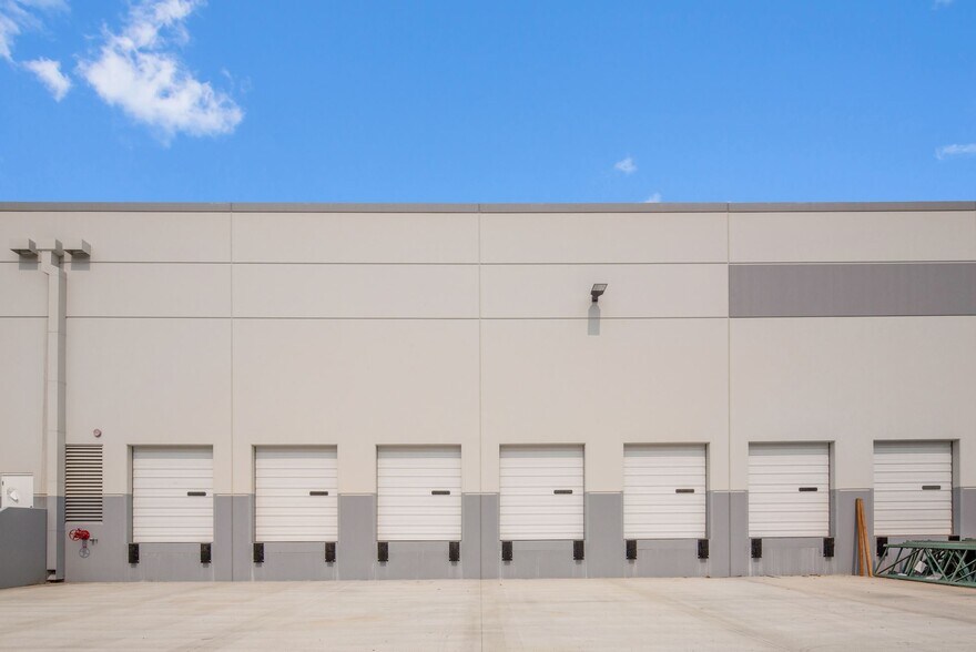 More Photos Of 28790 Chase Pl, Valencia Industrial For Sale