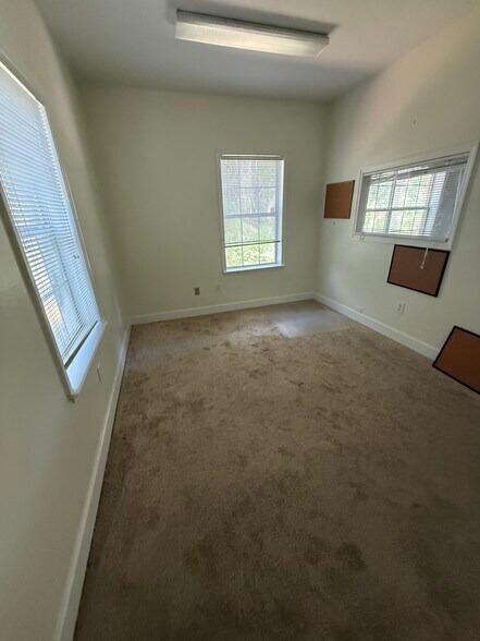 More Photos Of 8511 Bull Headley, Tallahassee Office For Lease