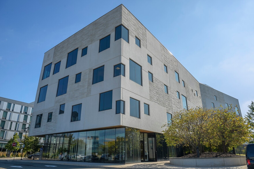 More Photos Of 150 Rouse Blvd, Philadelphia Office For Lease
