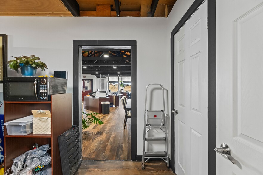 More Photos Of 2000 N 7th Ave, Bozeman Flex For Sale