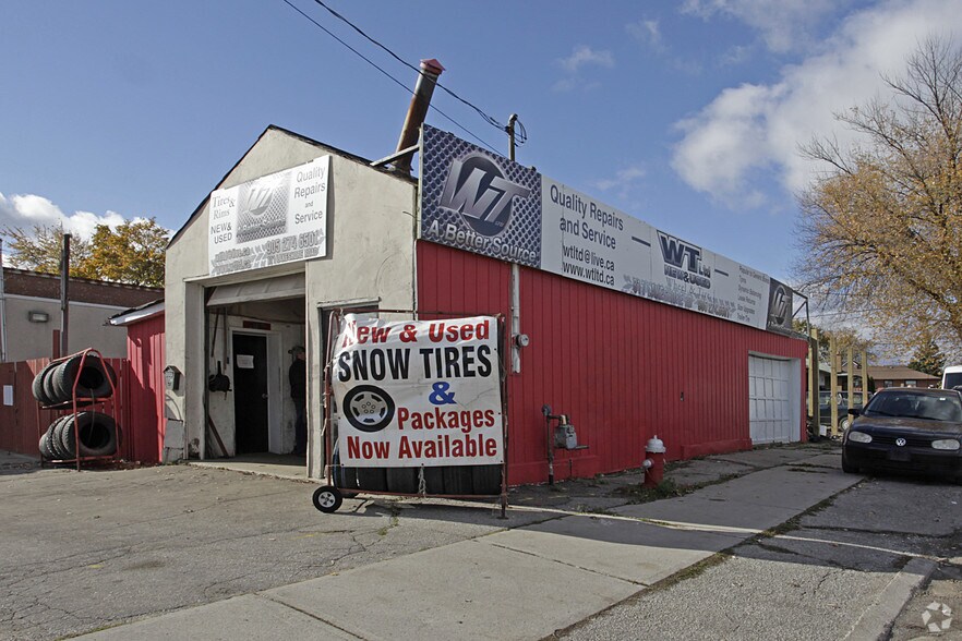 Primary Photo Of 811 Lakeshore Rd E, Mississauga Auto Repair For Sale