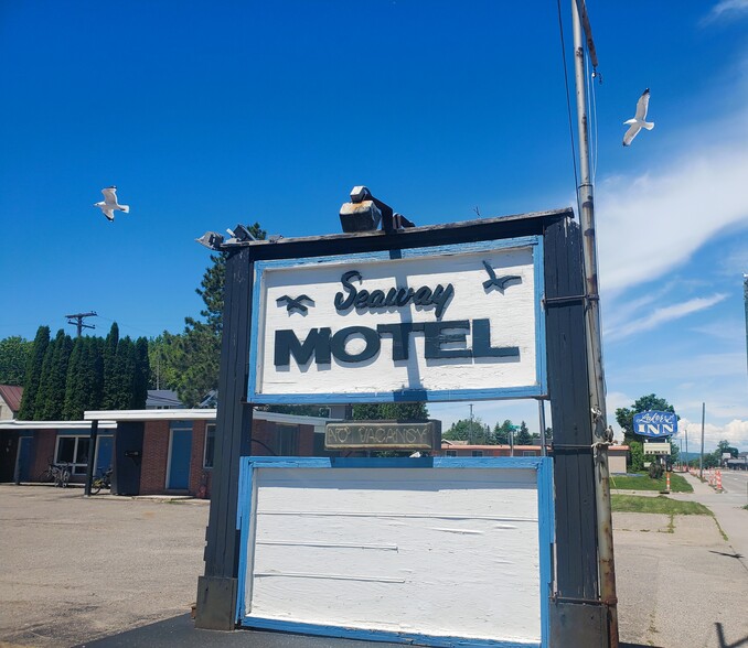 More Photos Of 1800 Ashmun St, Sault Sainte Marie Hotel For Sale