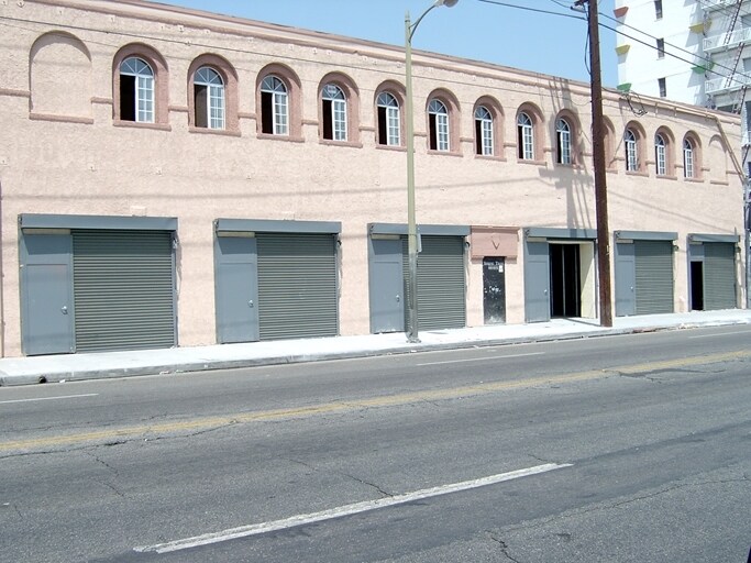 More Photos Of 1721-1725 E 7th St, Los Angeles Showroom For Lease