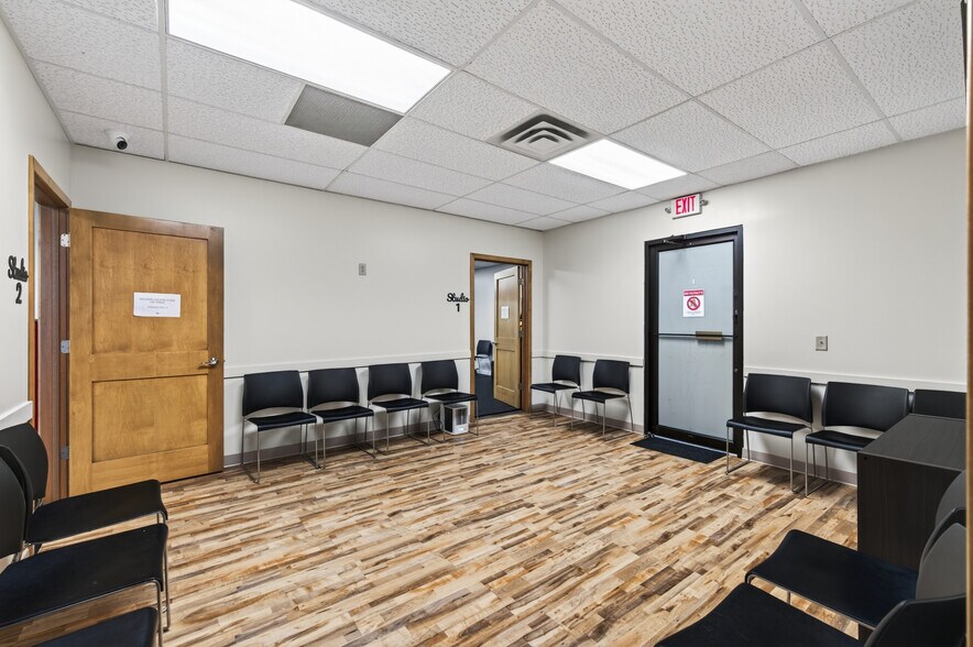 More Photos Of 146 Lake St N, Forest Lake Medical For Lease