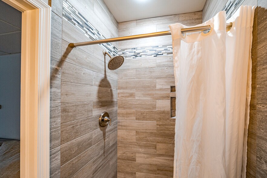 More Photos Of 617 E 8th St, Ocean City Hotel For Sale