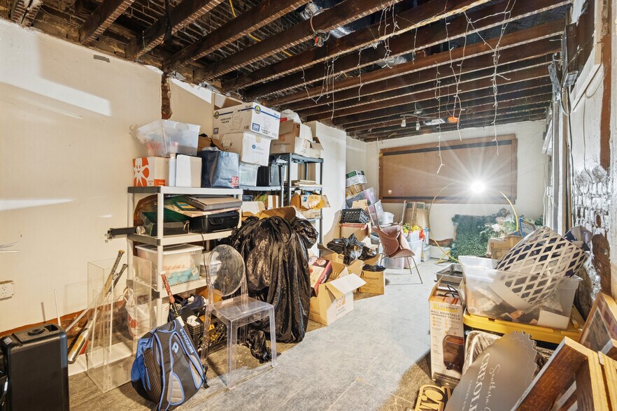 More Photos Of 735 St Joseph St, New Orleans General Retail For Lease