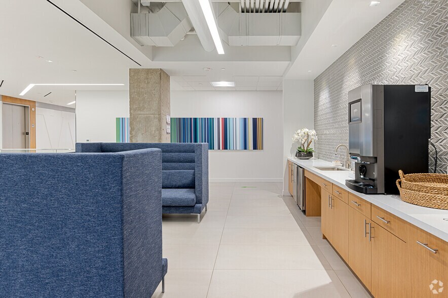 More Photos Of 3102 Maple Ave, Dallas Office For Lease