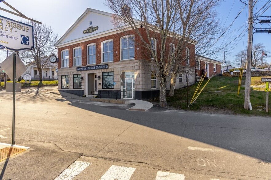More Photos Of 4 Townsend Ave, Boothbay Harbor Freestanding For Sale
