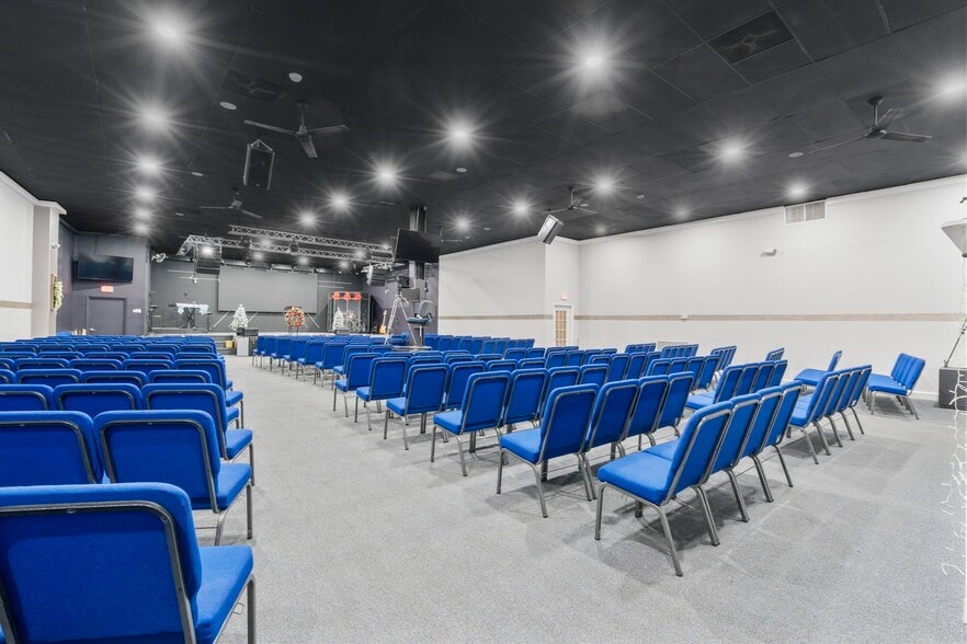 More Photos Of 914 E Main St, Stamford Warehouse For Sale