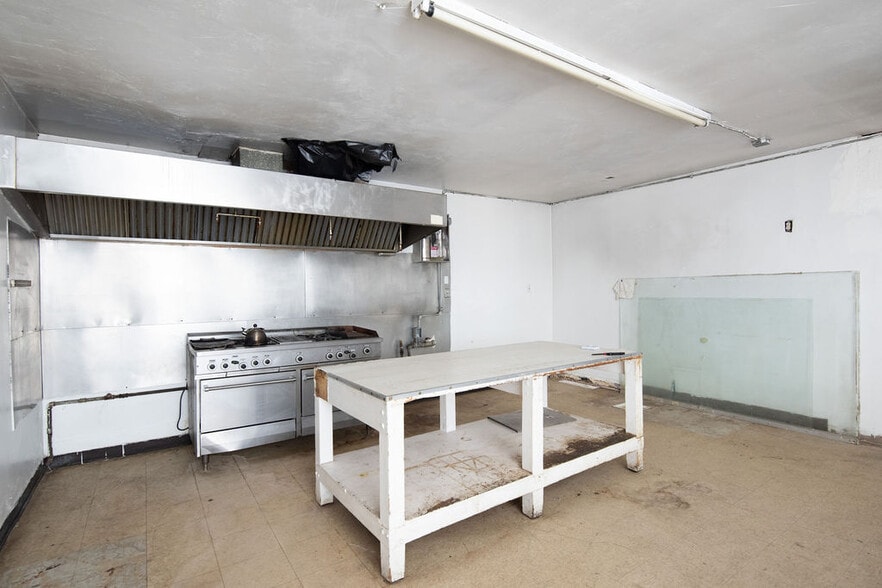 More Photos Of 132 S 1st St, Turlock Storefront For Sale