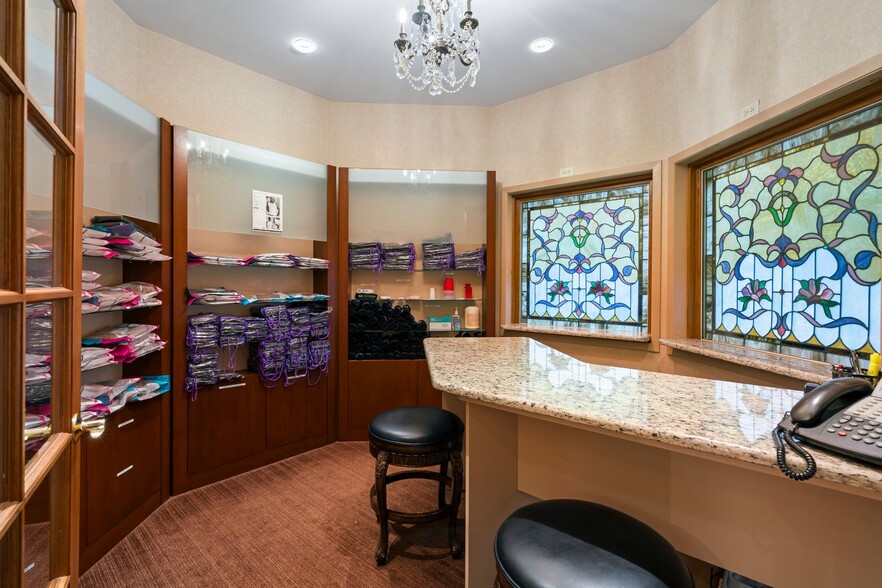 More Photos Of 29 Green St, Huntington Medical For Sale