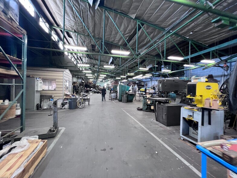More Photos Of 1431-1441 W 2nd St, Pomona Manufacturing For Sale