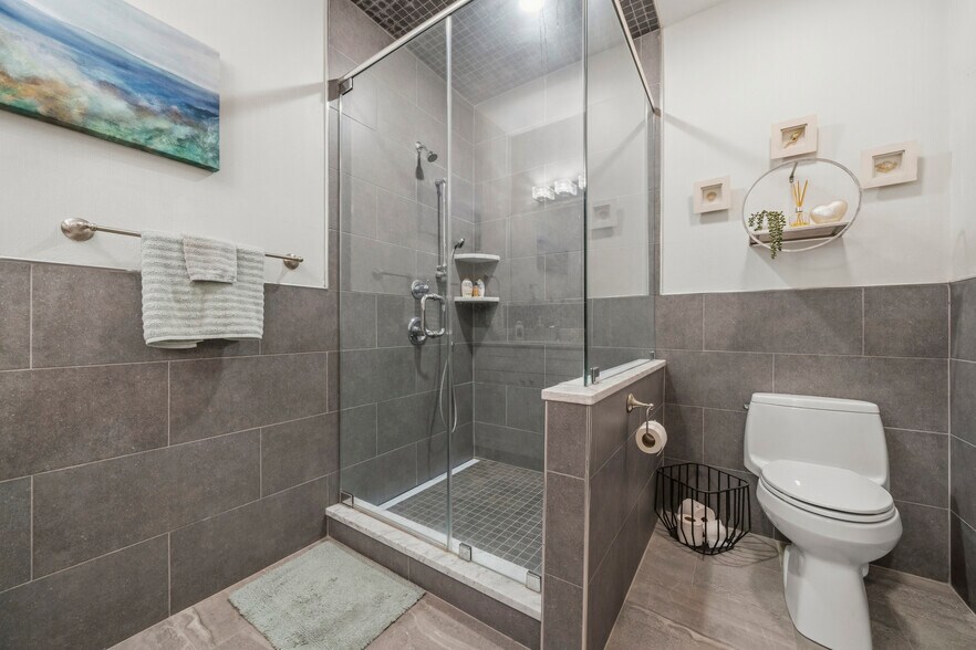 More Photos Of 812 Broad St, Milford Apartments For Sale