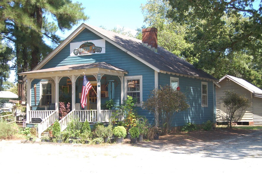 More Photos Of 2707 Royall Ave, Goldsboro General Retail For Sale