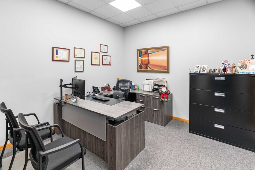 More Photos Of 1627 N Western Ave, Chicago Storefront For Lease