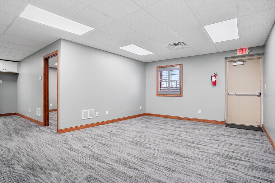 More Photos Of 1337 Commerce Dr, Stow Warehouse For Sale