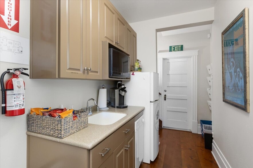 More Photos Of 136-140 W 3rd Ave, Escondido Office For Sale