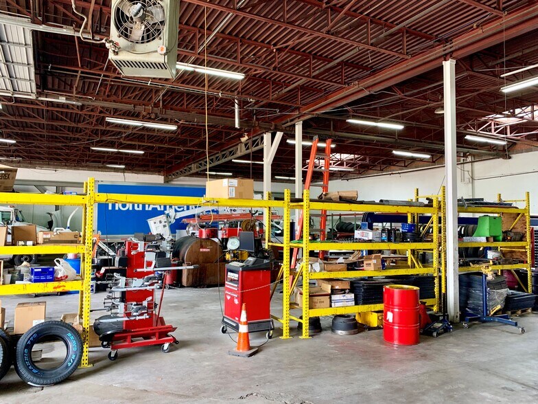 More Photos Of 1915 Empire Central, Dallas Distribution For Lease