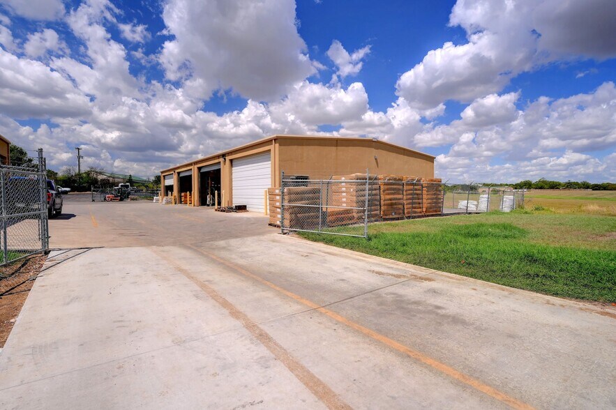 More Photos Of 1300 Universal City Blvd, Universal City Warehouse For Sale