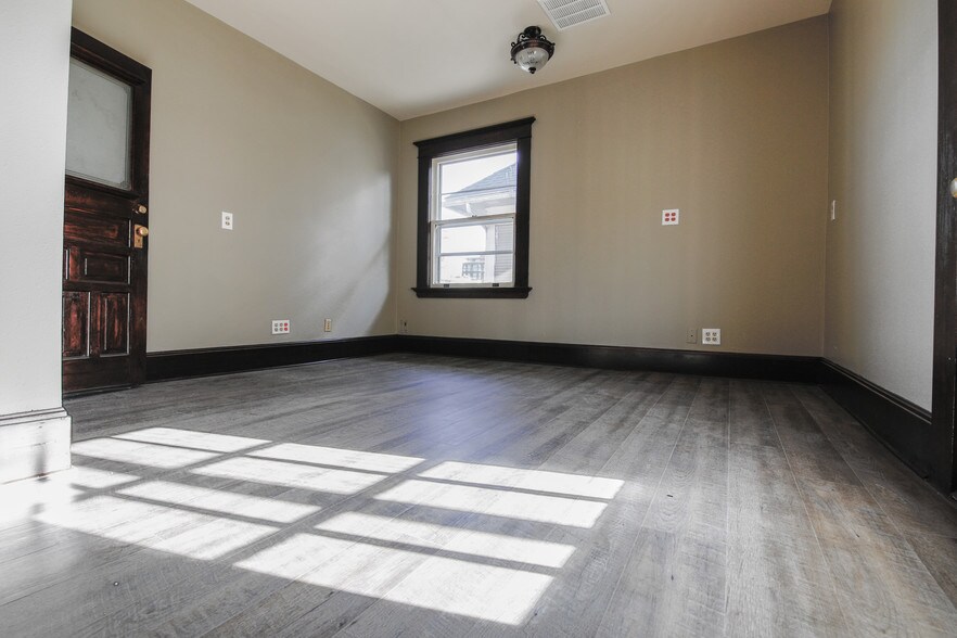 More Photos Of 1536 NW 23rd Ave, Portland Storefront Retail Office For Sale