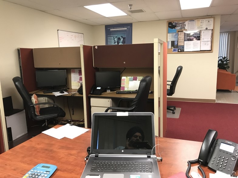 More Photos Of 22648 Glenn Dr, Sterling Office For Lease