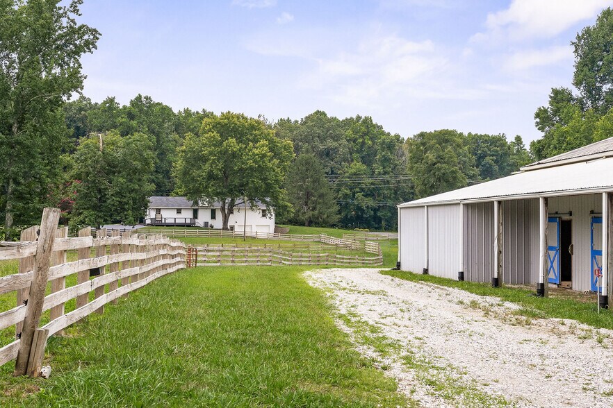 More Photos Of 1499 W Whitehall Rd, Cookeville Light Distribution For Sale