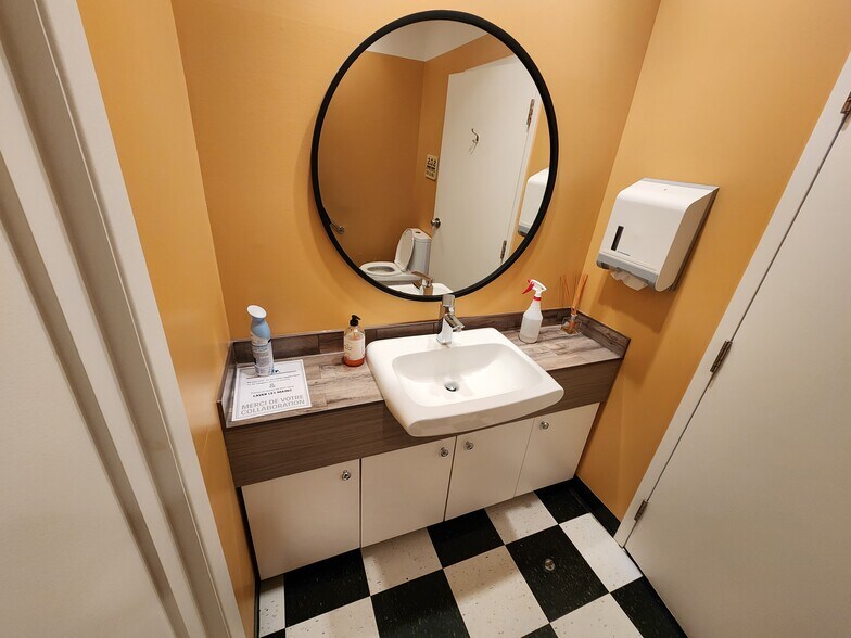 More Photos Of 135 Av 25e, St-Eustache Storefront For Lease