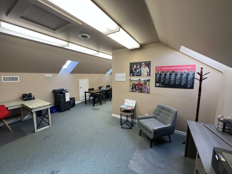 More Photos Of 1040 Gardiners Rd, Kingston Office For Lease