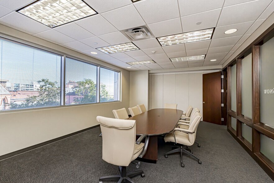 More Photos Of 400 Convention St, Baton Rouge Office For Lease