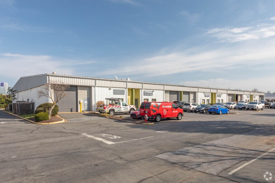 Primary Photo Of 308-330 Victory Dr, Herndon Warehouse For Lease