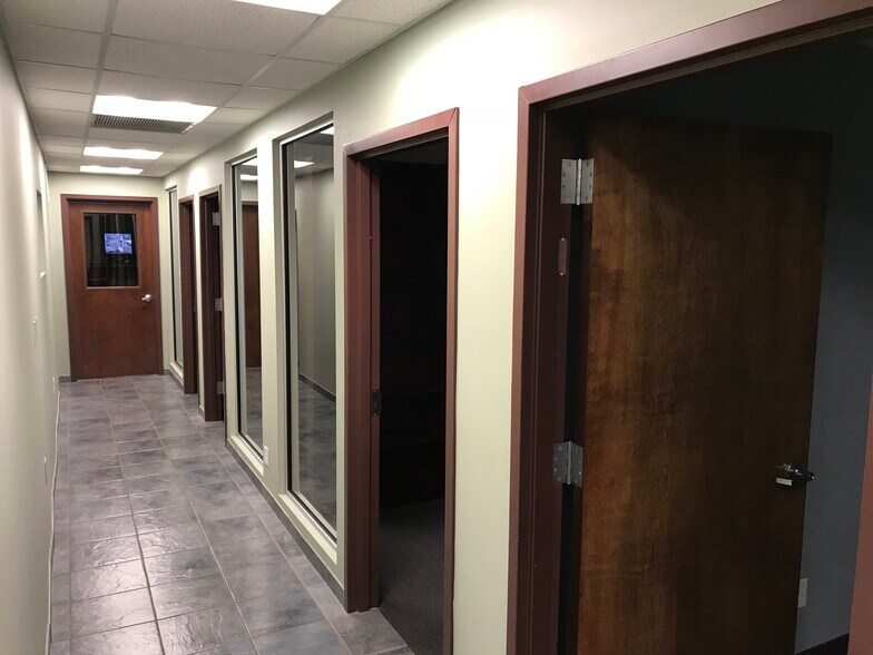 More Photos Of 84 Toledo St, Farmingdale Warehouse For Lease