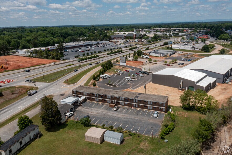 More Photos Of 215 S Main St, Mauldin Hotel For Sale