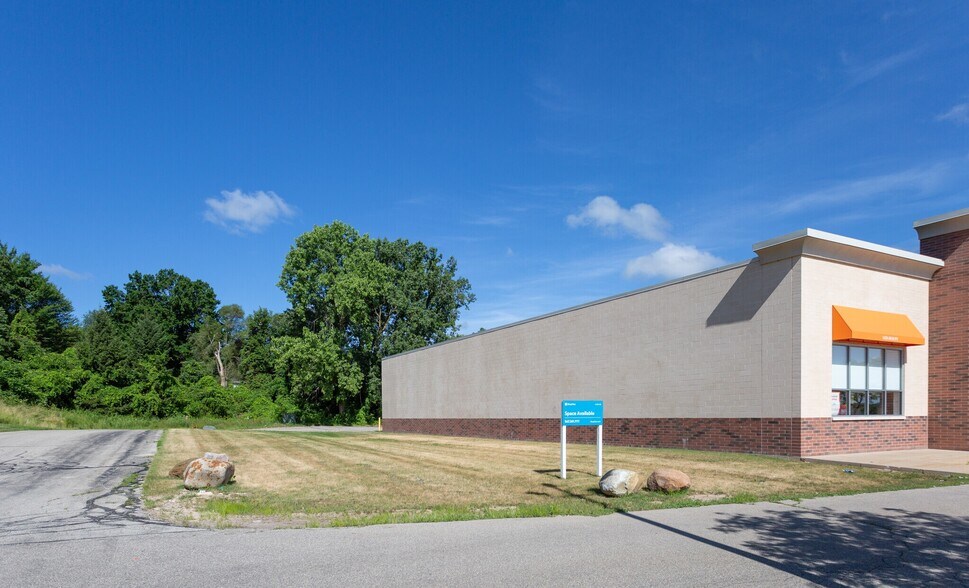 More Photos Of 3165 Alpine Ave NW, Walker Land For Lease