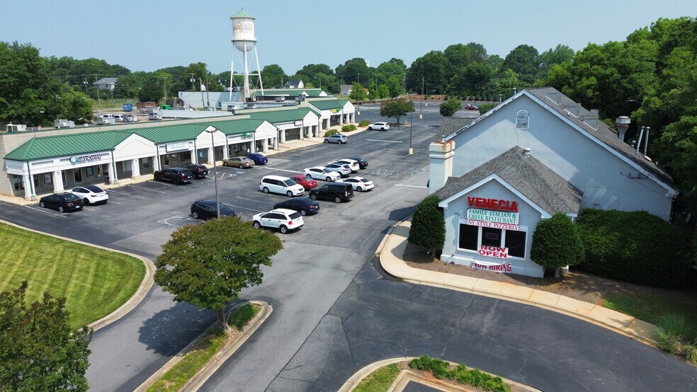 More Photos Of 230-254 E Garrison Blvd, Gastonia Storefront For Lease
