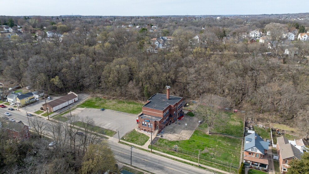 More Photos Of 715 W Locust St, Dubuque Office Residential For Sale