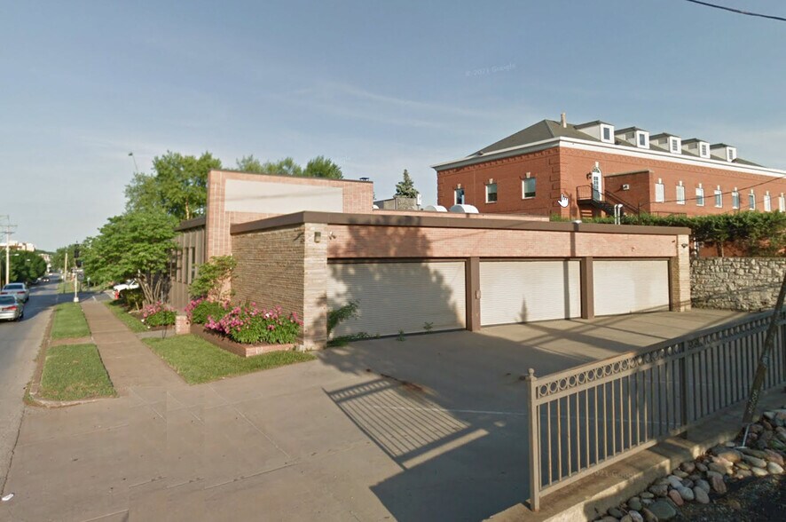 More Photos Of 901 W 43rd St, Kansas City Office For Sale