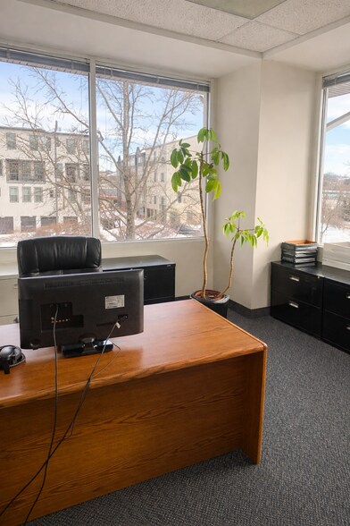 More Photos Of 20 Pidgeon Hill Dr, Sterling Medical For Sale