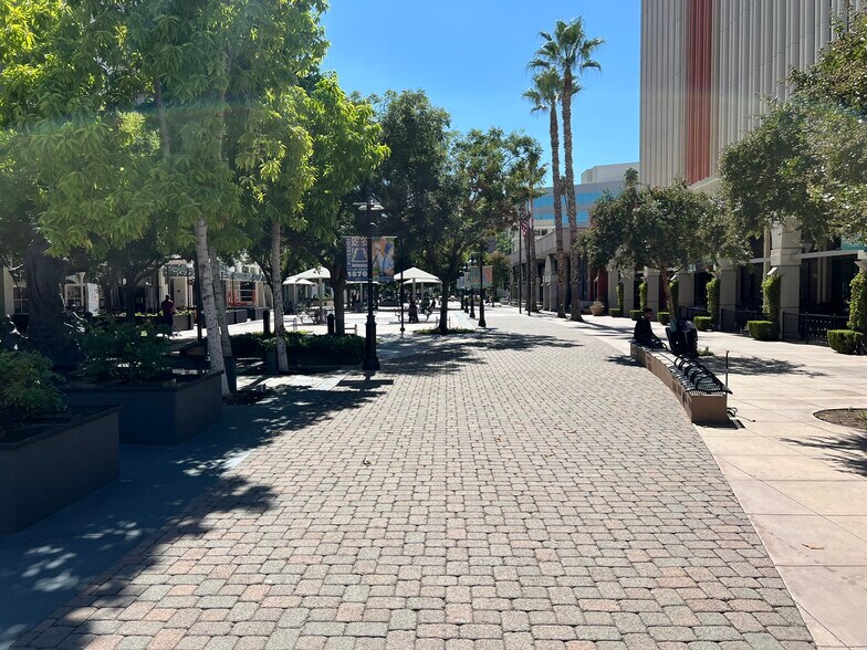 More Photos Of 3730 Main St, Riverside Storefront Retail Office For Lease