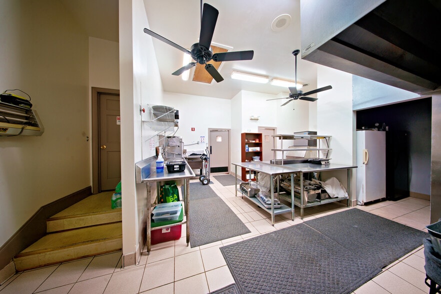 More Photos Of 128 Oakview Club Dr, Macon-Bibb Golf Course Driving Range For Sale