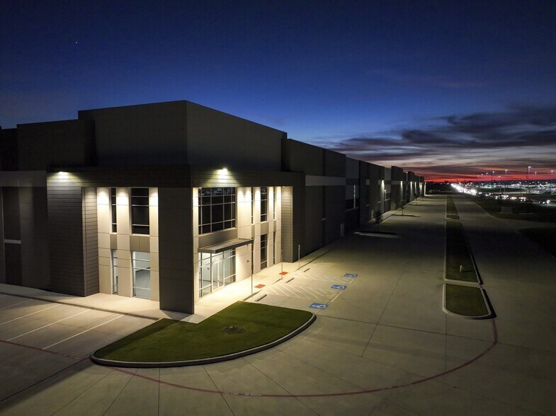 More Photos Of 2801 N State Highway 78, Wylie Warehouse For Lease